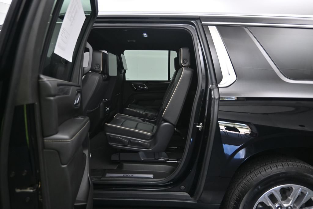 Used 2023 GMC Yukon XL SLT w/ SLT Luxury Package AWD/4WD image 24