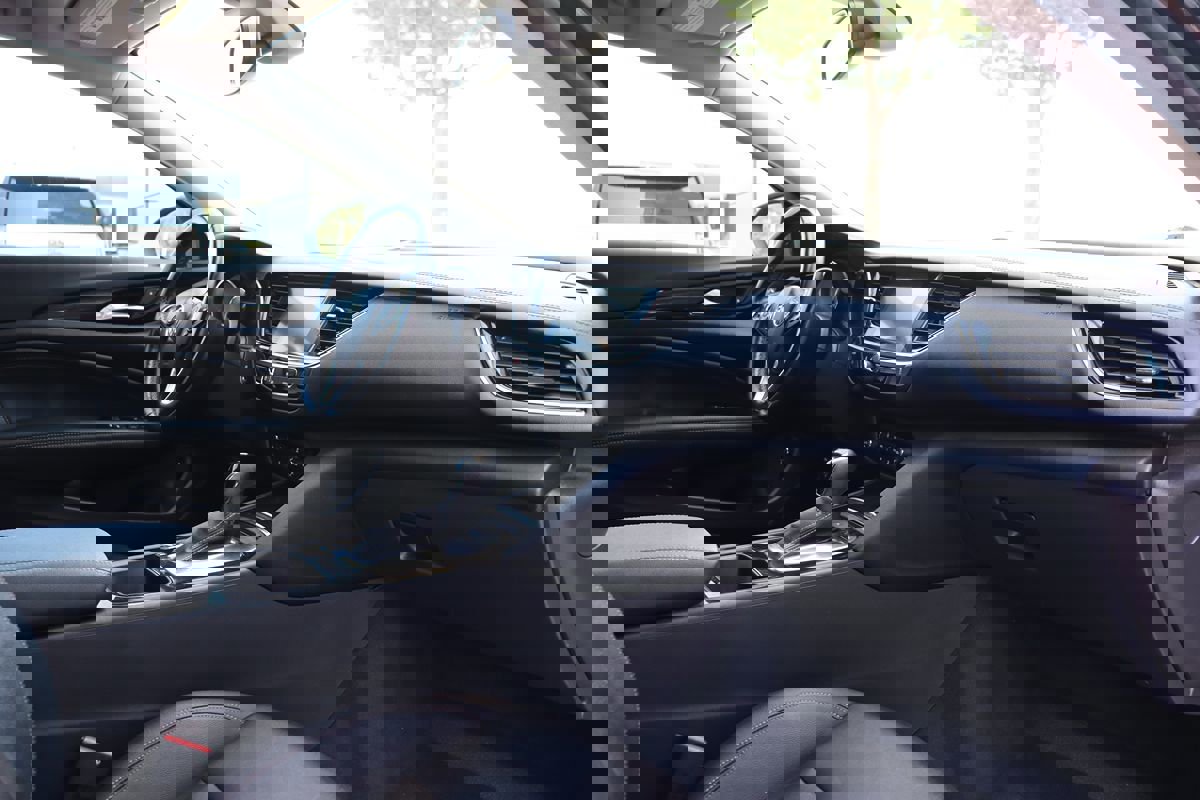 Used 2018 Buick Regal Essence w/ Driver Confidence Package #1 image 13