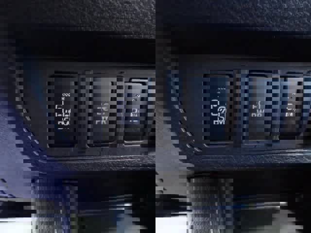 Used 2020 Toyota Tacoma Limited image 11