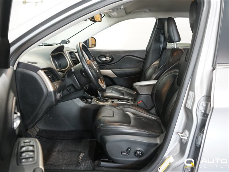 Used 2017 Jeep Cherokee Limited AWD/4WD image 12
