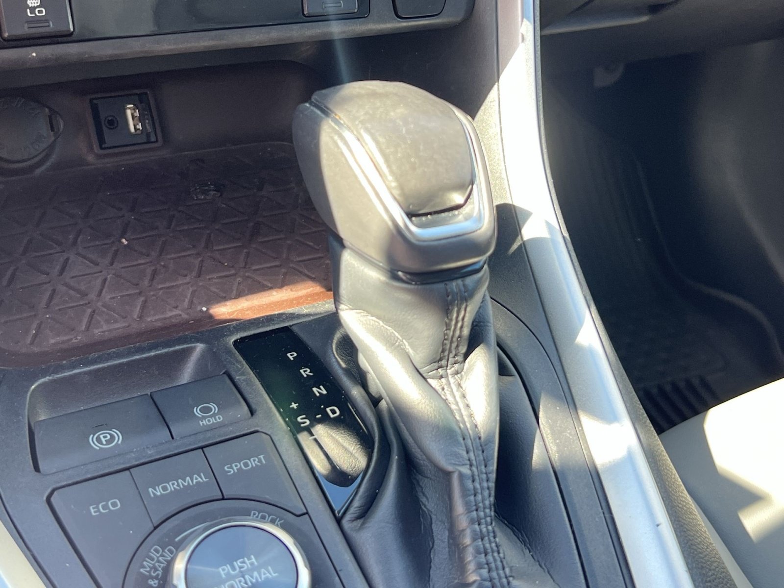 Used 2019 Toyota RAV4 Limited w/ All Weather Liner Package AWD/4WD image 16