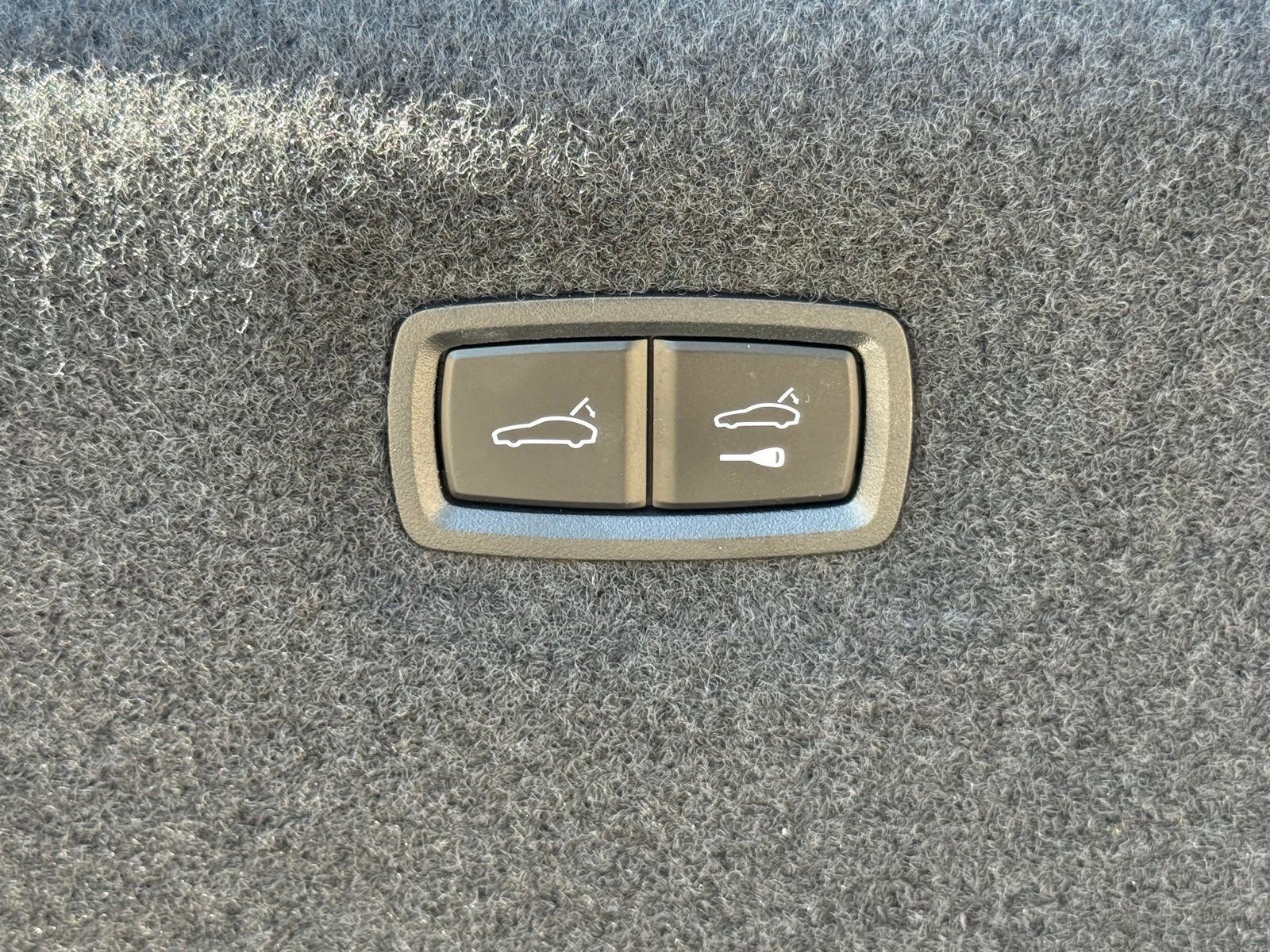 Used 2024 Porsche Taycan image 20