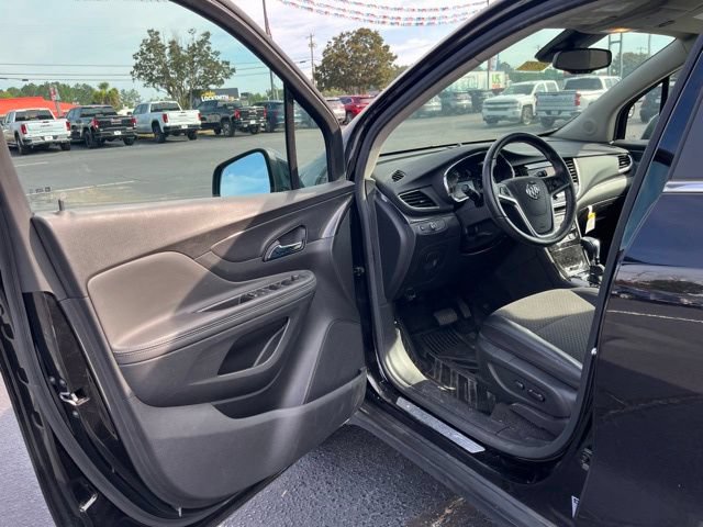 Used 2022 Buick Encore Preferred w/ Safety Package AWD/4WD image 4