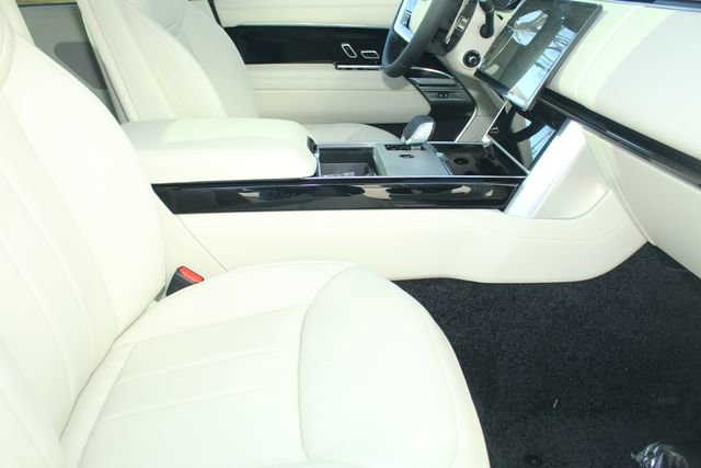 New 2026 Land Rover Range Rover Long Wheelbase SE image 3