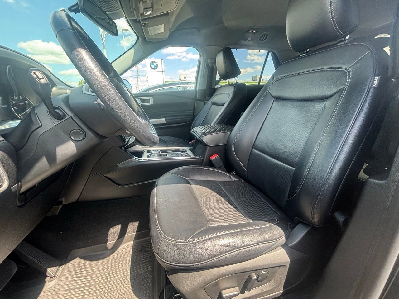 Used 2021 Ford Explorer Limited w/ Equipment Group 301A AWD/4WD image 8