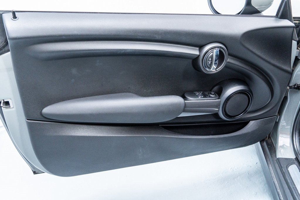 Used 2022 MINI Cooper 2-Door Hardtop image 17