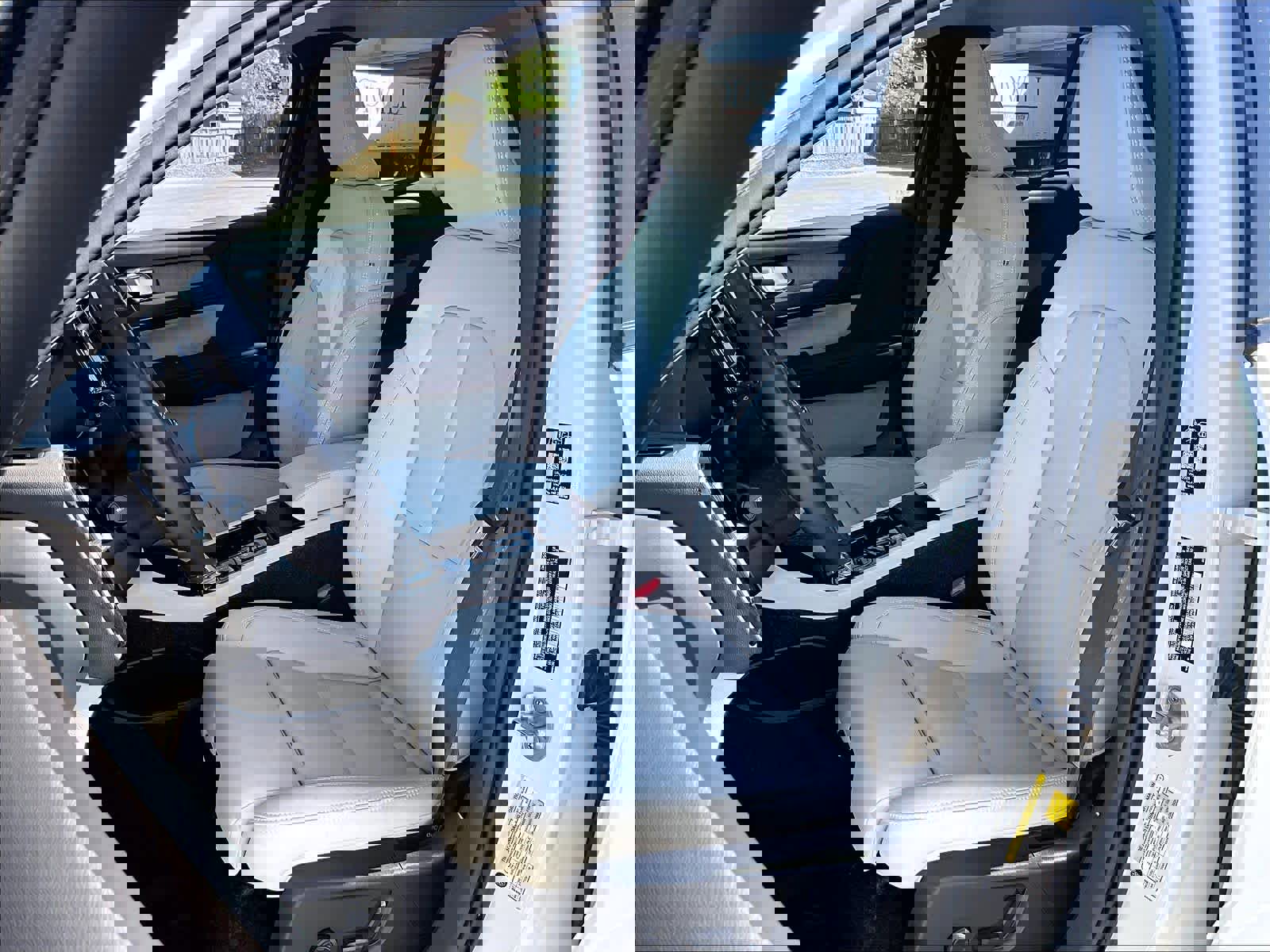 Used 2026 Volvo XC40 B5 Plus w/ Protection Package Premier image 28