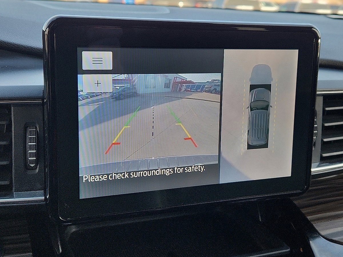 Used 2023 Ford Explorer Limited image 8