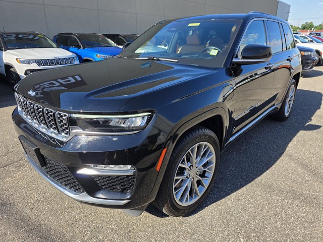 Certified 2022 Jeep Grand Cherokee Summit w/ Advanced Protech Group IV AWD/4WD image 2