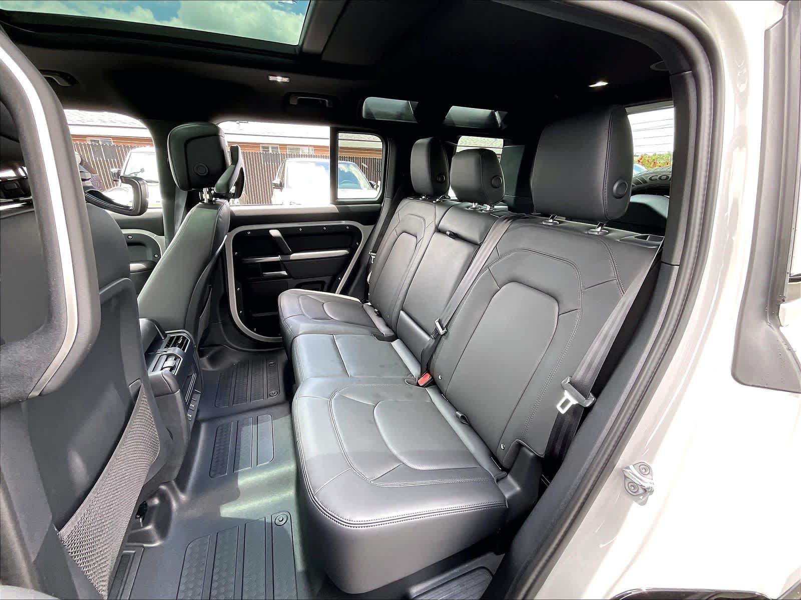 New 2026 Land Rover Defender 110 X-Dynamic SE AWD/4WD image 12