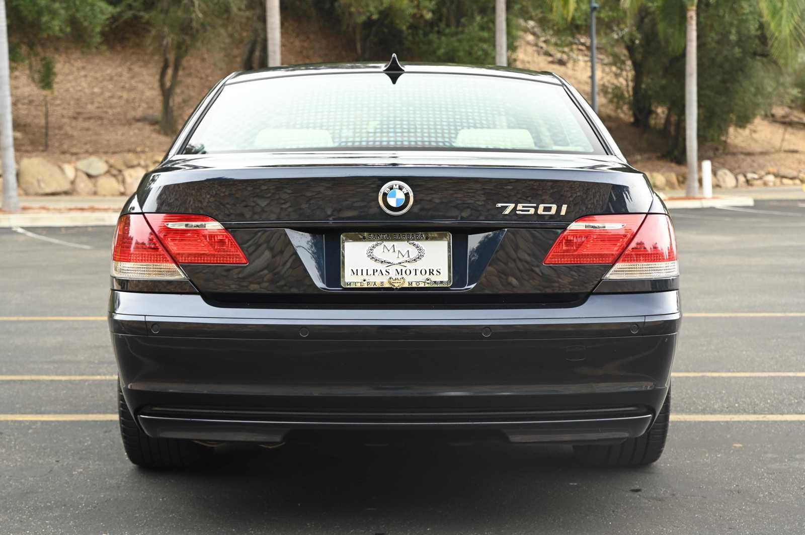 Used 2007 BMW 750i RWD image 4