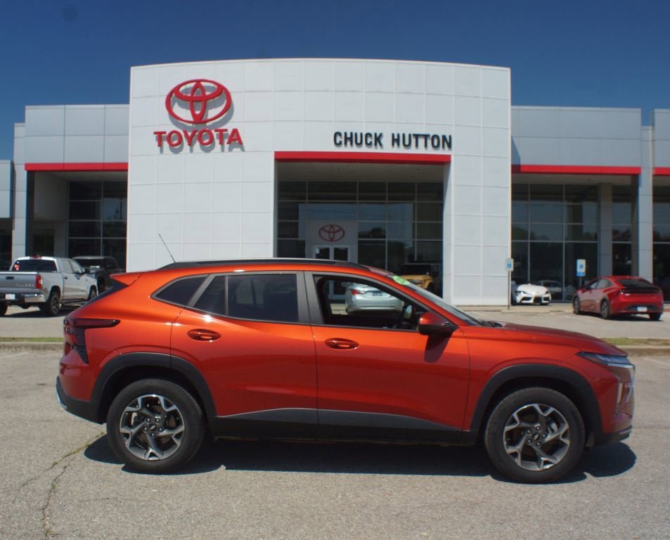 Used 2024 Chevrolet Trax LT w/ Driver Confidence Package FWD image 1