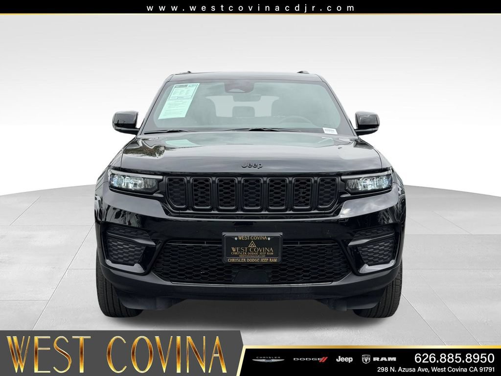 Used 2025 Jeep Grand Cherokee Altitude RWD image 2