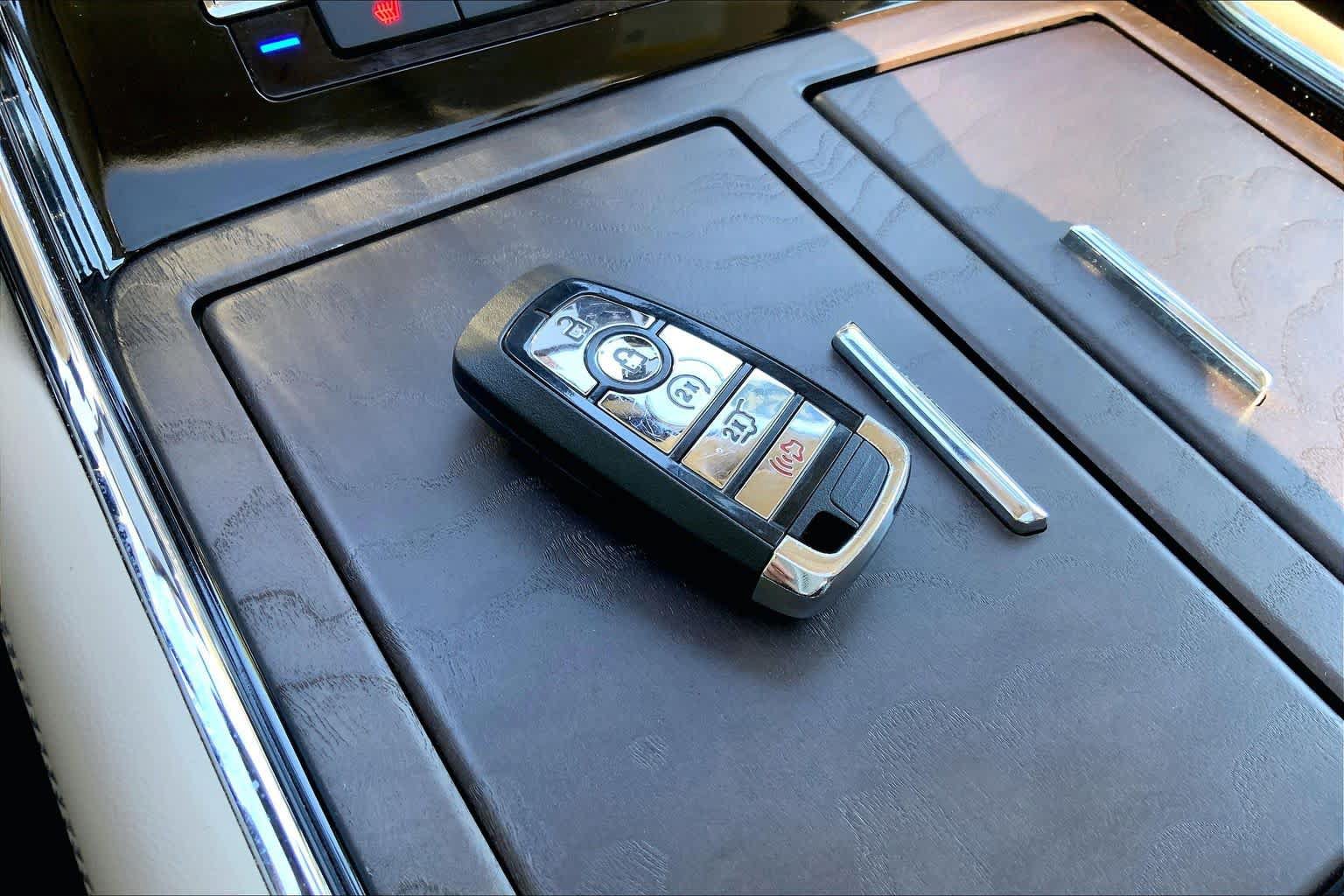 Used 2024 Lincoln Navigator Reserve AWD/4WD image 15