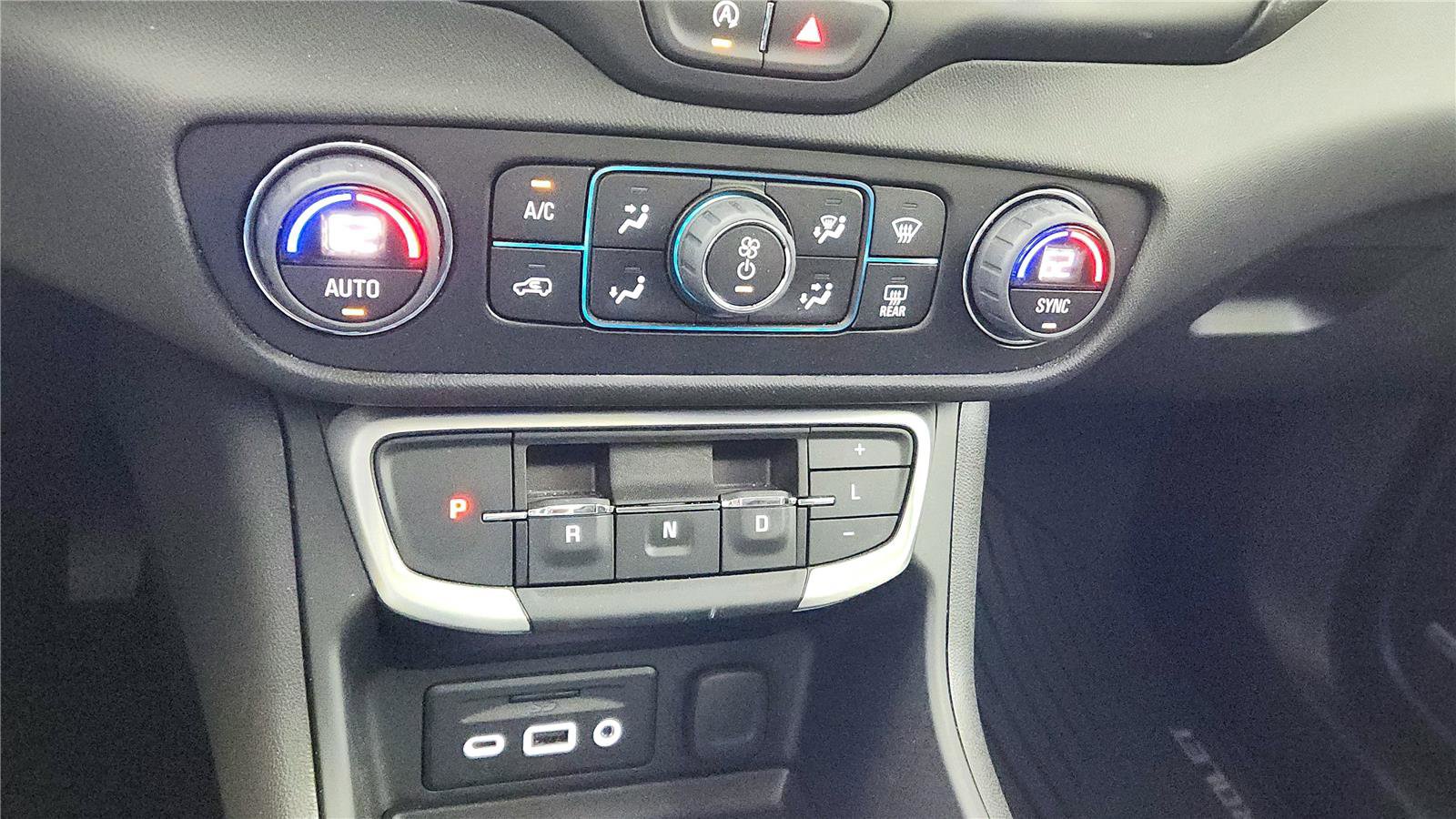 Used 2024 GMC Terrain SLT w/ Infotainment Package II image 45