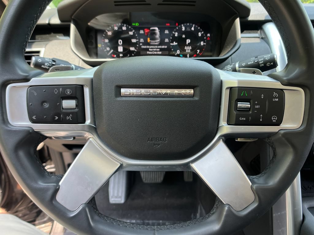 Used 2024 Land Rover Discovery S AWD/4WD image 14