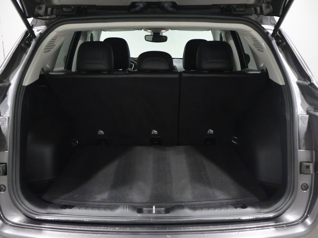 Used 2018 Jeep Compass Latitude w/ Cold Weather Group image 19