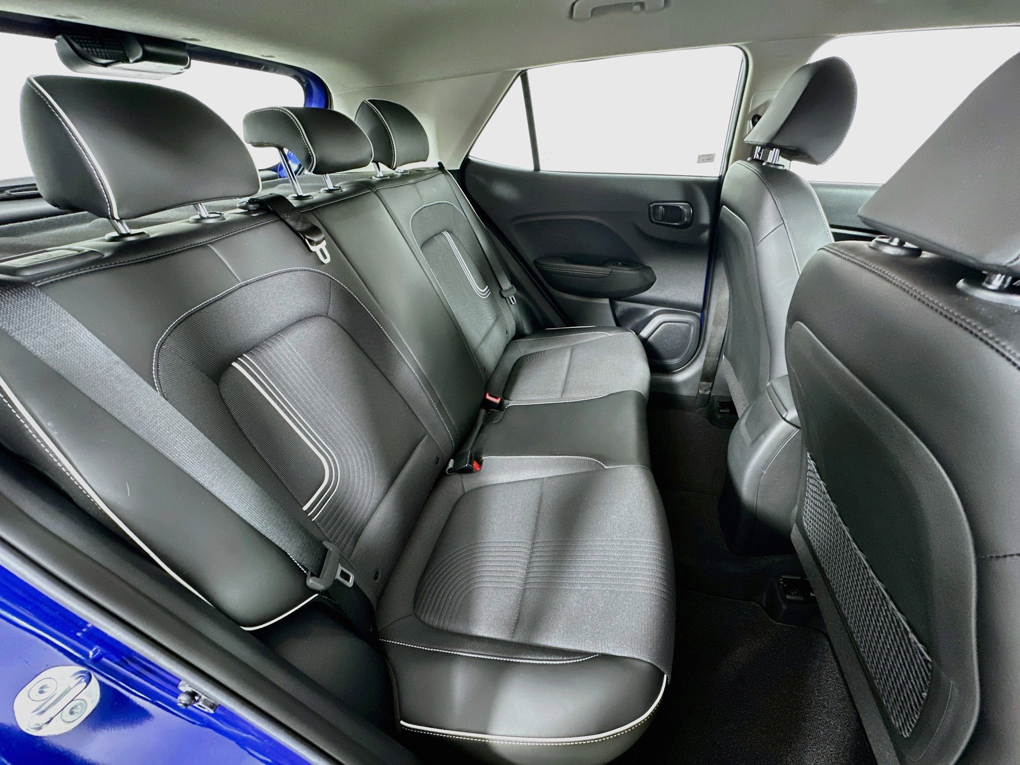 Used 2023 Hyundai Venue Limited FWD image 26