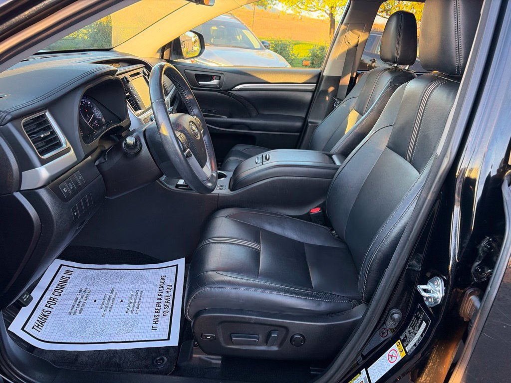 Used 2018 Toyota Highlander SE w/ Carpet Mat Package (TMS) AWD/4WD image 26