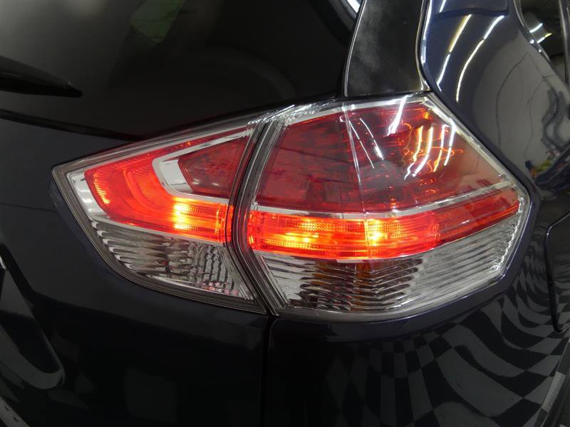 Used 2016 Nissan Rogue SV w/ SV Premium Package image 15