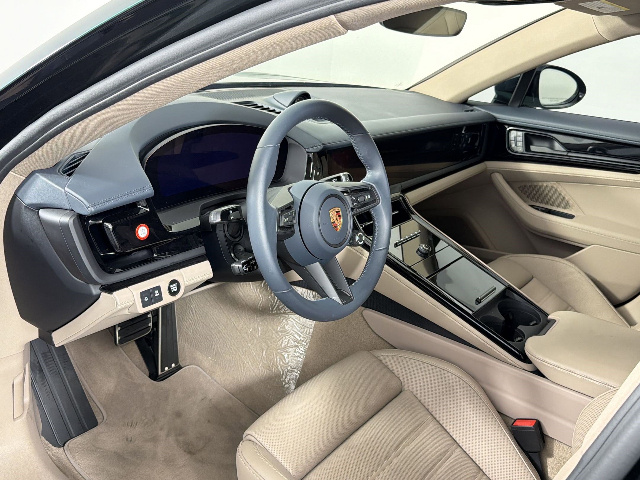 Certified 2026 Porsche Panamera 4S AWD/4WD image 4