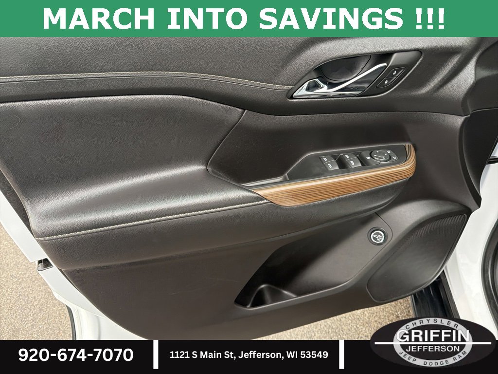 Used 2023 GMC Acadia SLE w/ Driver Convenience Package image 17