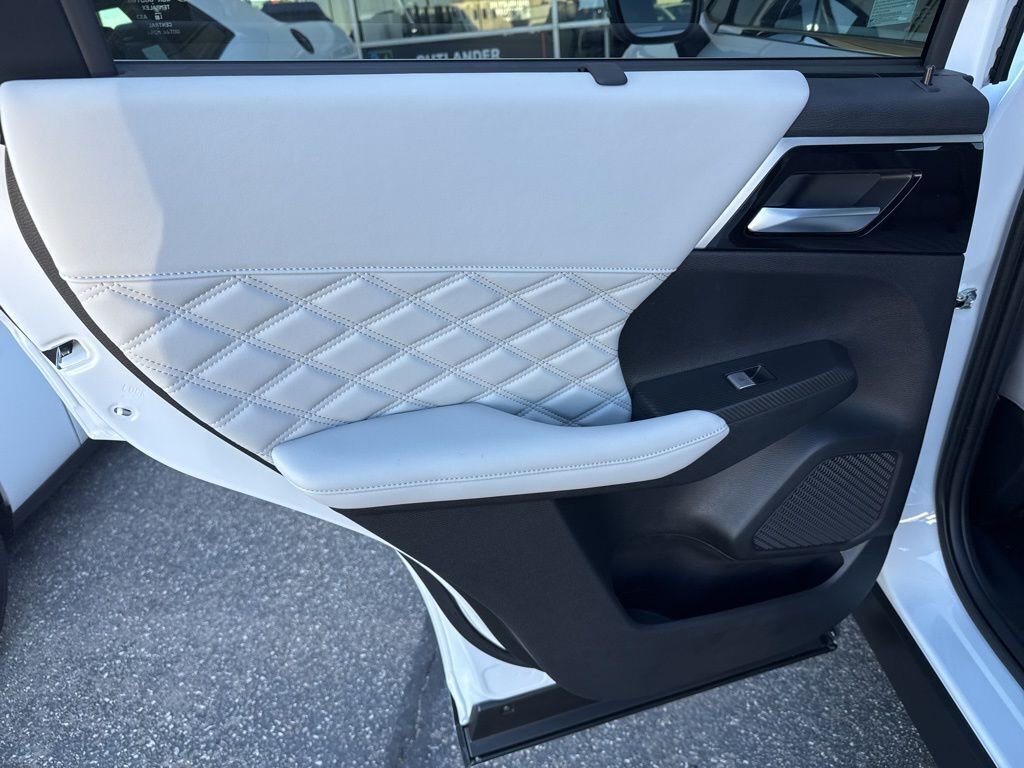 New 2025 Mitsubishi Outlander SEL image 29