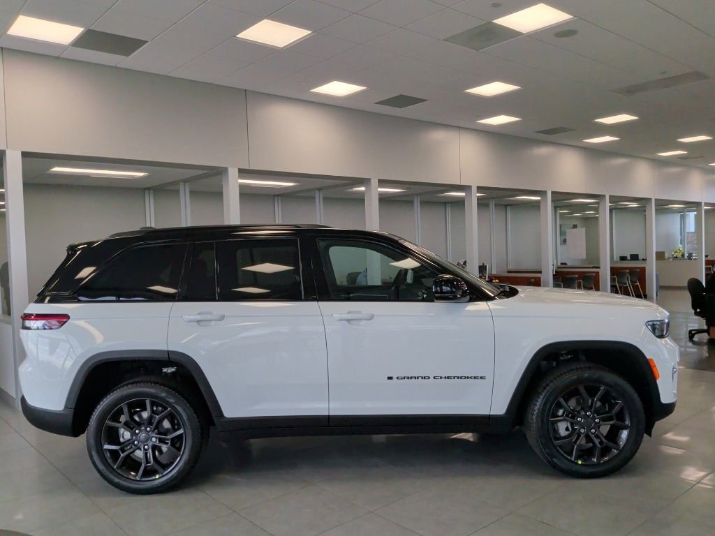 New 2025 Jeep Grand Cherokee Limited image 9