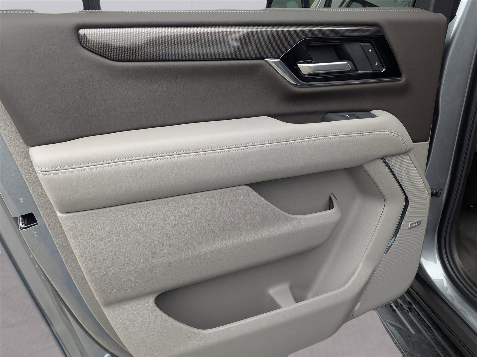 New 2026 GMC Yukon XL Elevation image 12