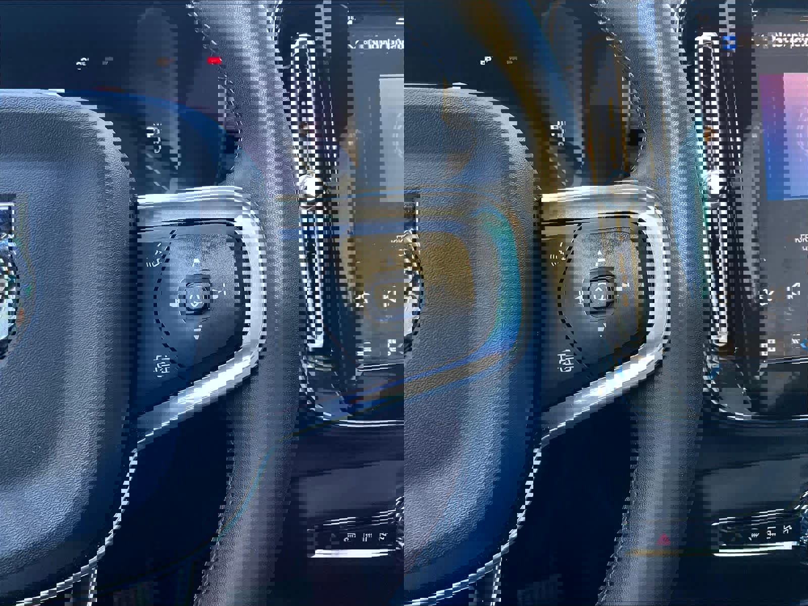 Used 2023 Volvo C40 P8 Recharge Ultimate image 21