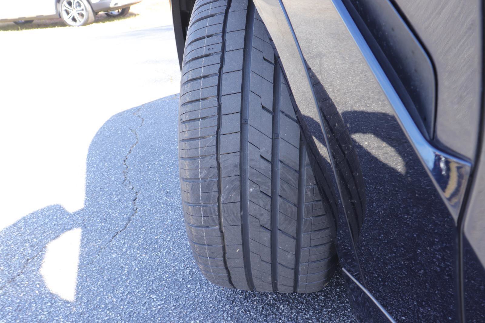 Used 2023 BMW X6 M50i w/ Executive Package image 41