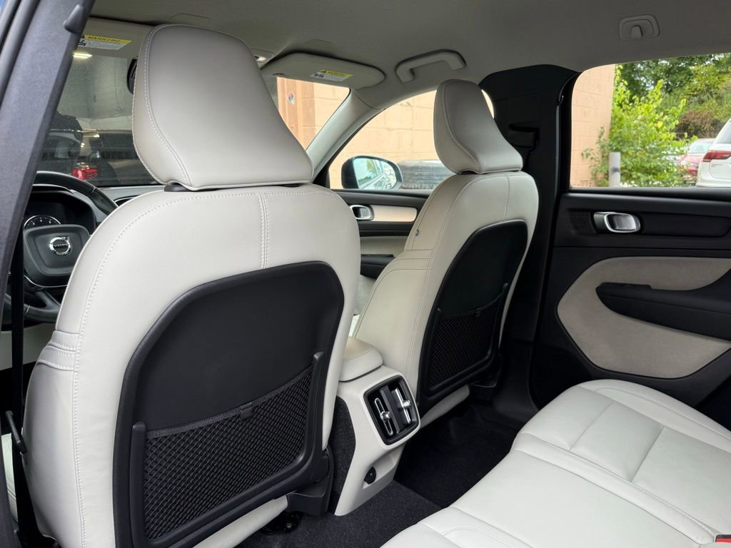 Used 2021 Volvo XC40 T5 Momentum w/ Premium Package image 18