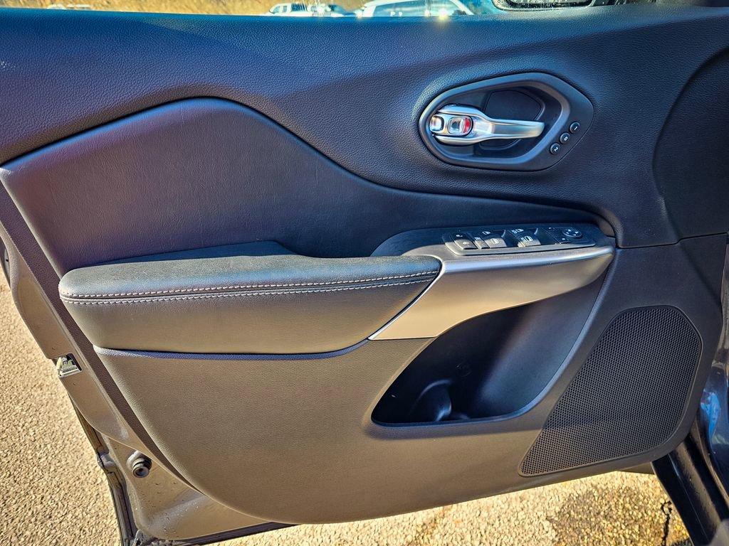 Used 2020 Jeep Cherokee Limited image 9