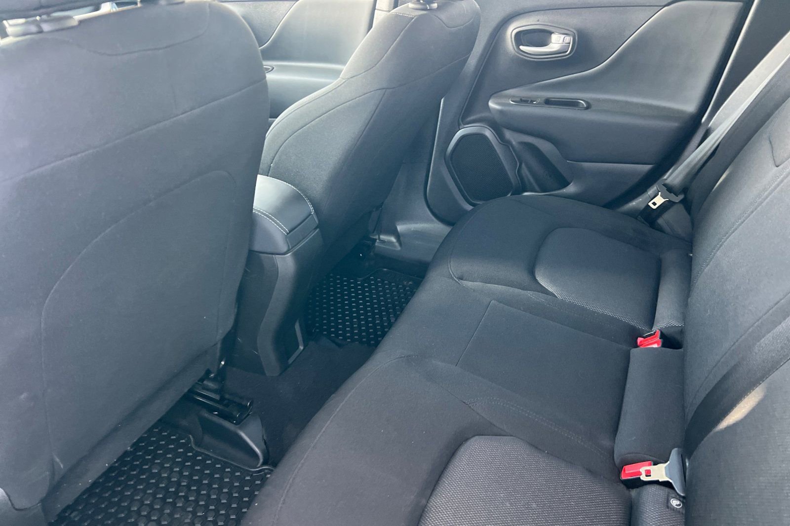 Used 2023 Jeep Renegade Latitude image 12