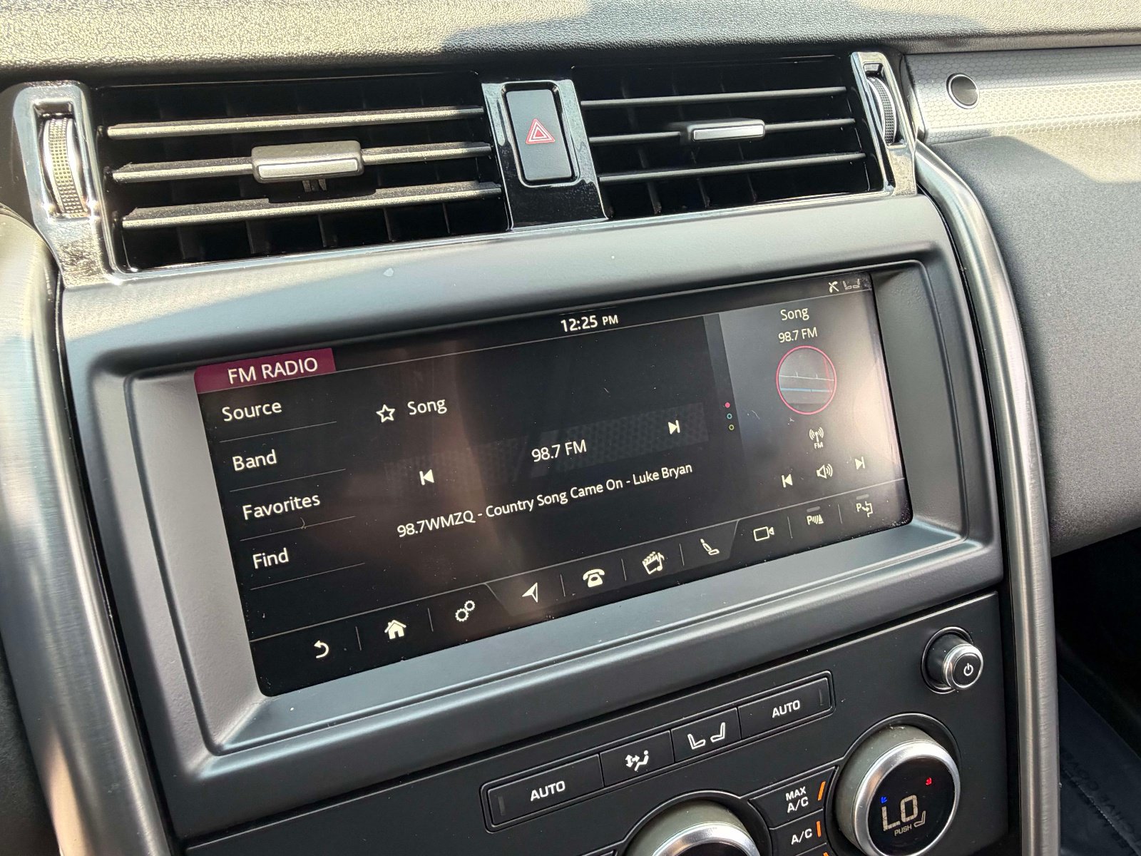 Used 2020 Land Rover Discovery Landmark AWD/4WD image 8