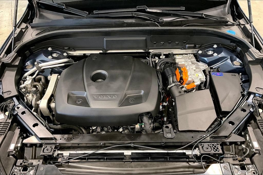 Certified 2024 Volvo XC60 T8 Ultimate w/ Protection Package Premier AWD/4WD image 31