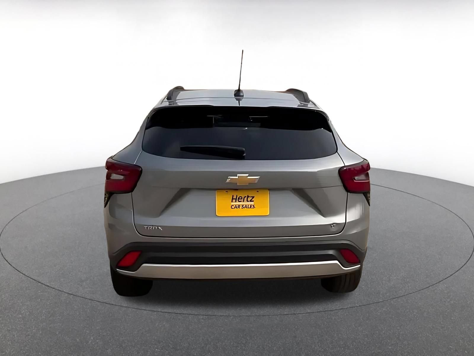 Used 2025 Chevrolet Trax LT FWD image 12