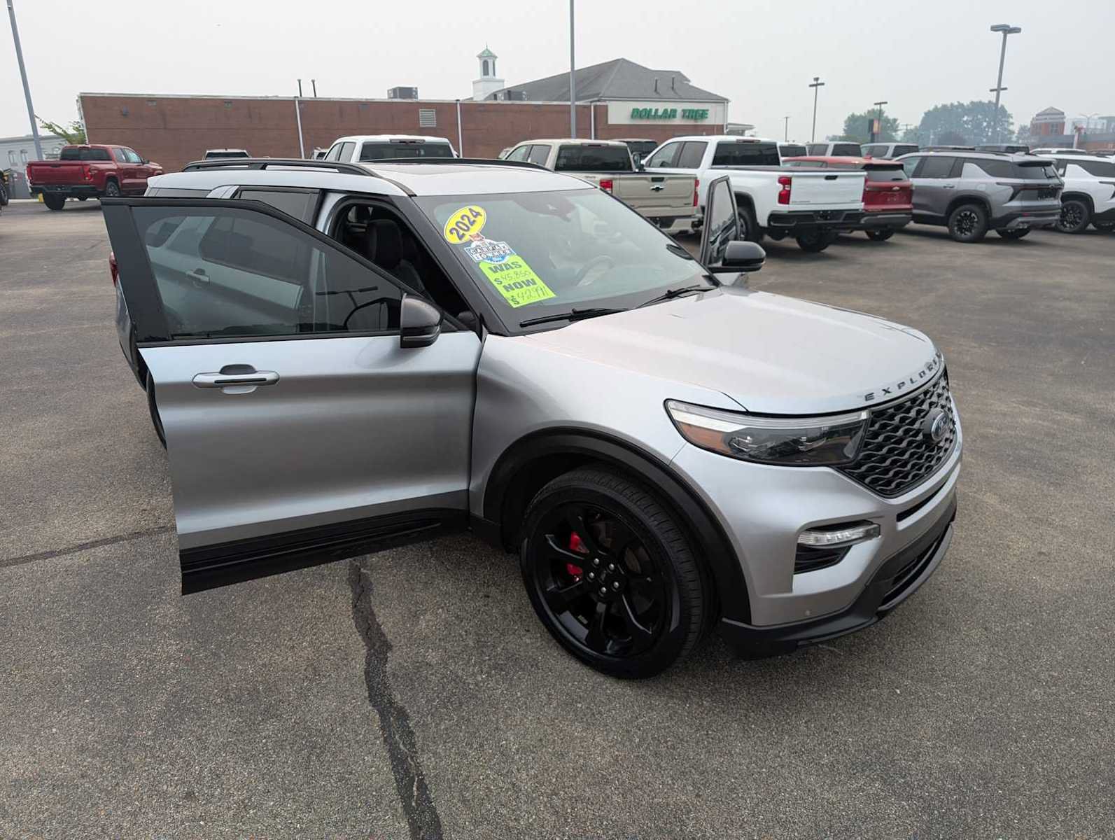 Used 2024 Ford Explorer ST w/ Equipment Group 401A AWD/4WD image 16