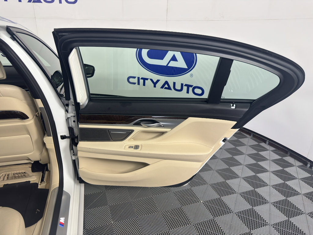 Used 2018 BMW 740i RWD image 37