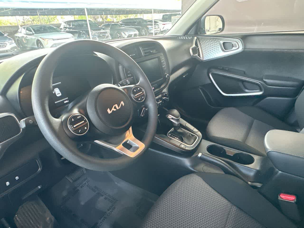 Used 2025 Kia Soul LX w/ LX Technology Package FWD image 13