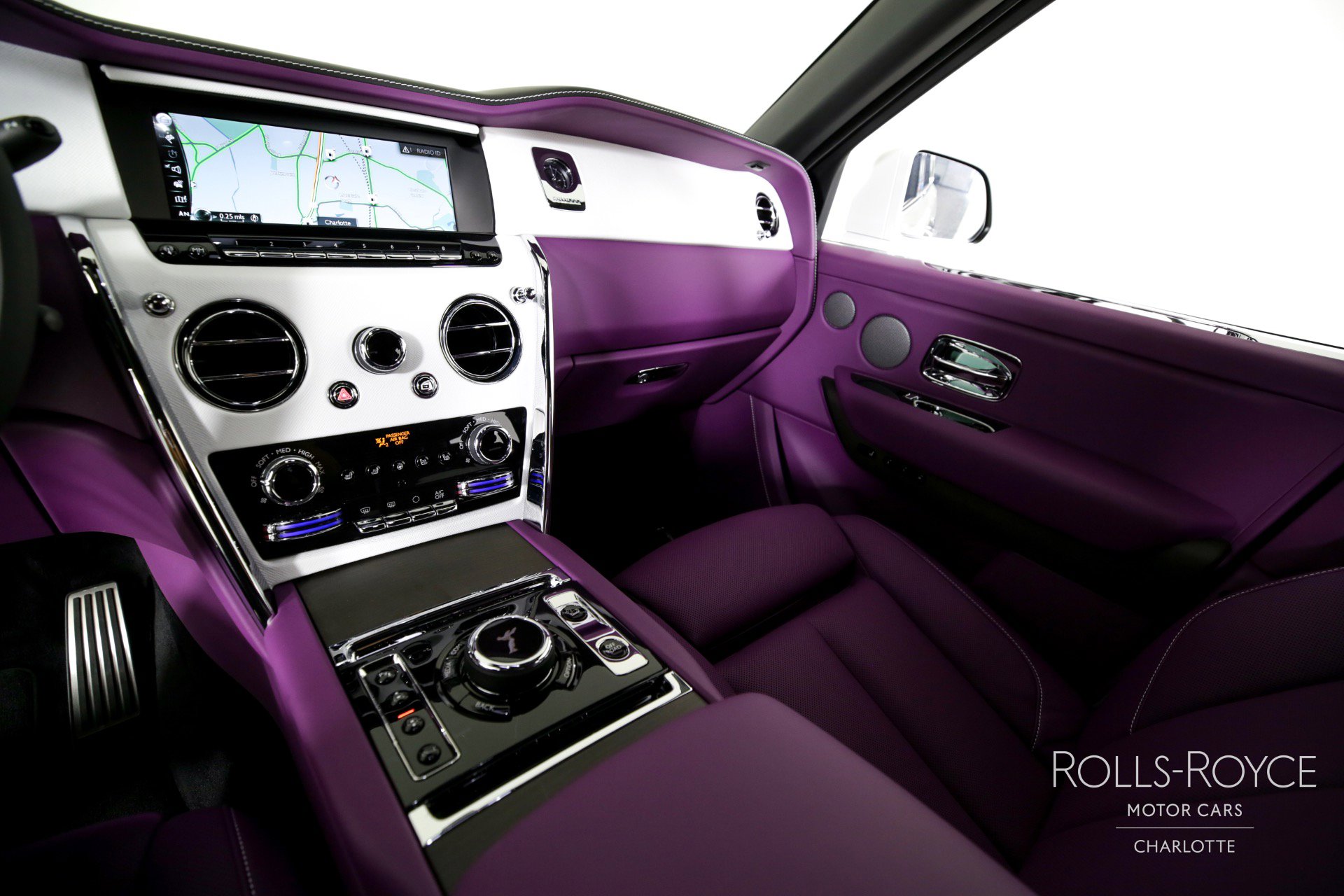 Used 2024 Rolls-Royce Cullinan image 13