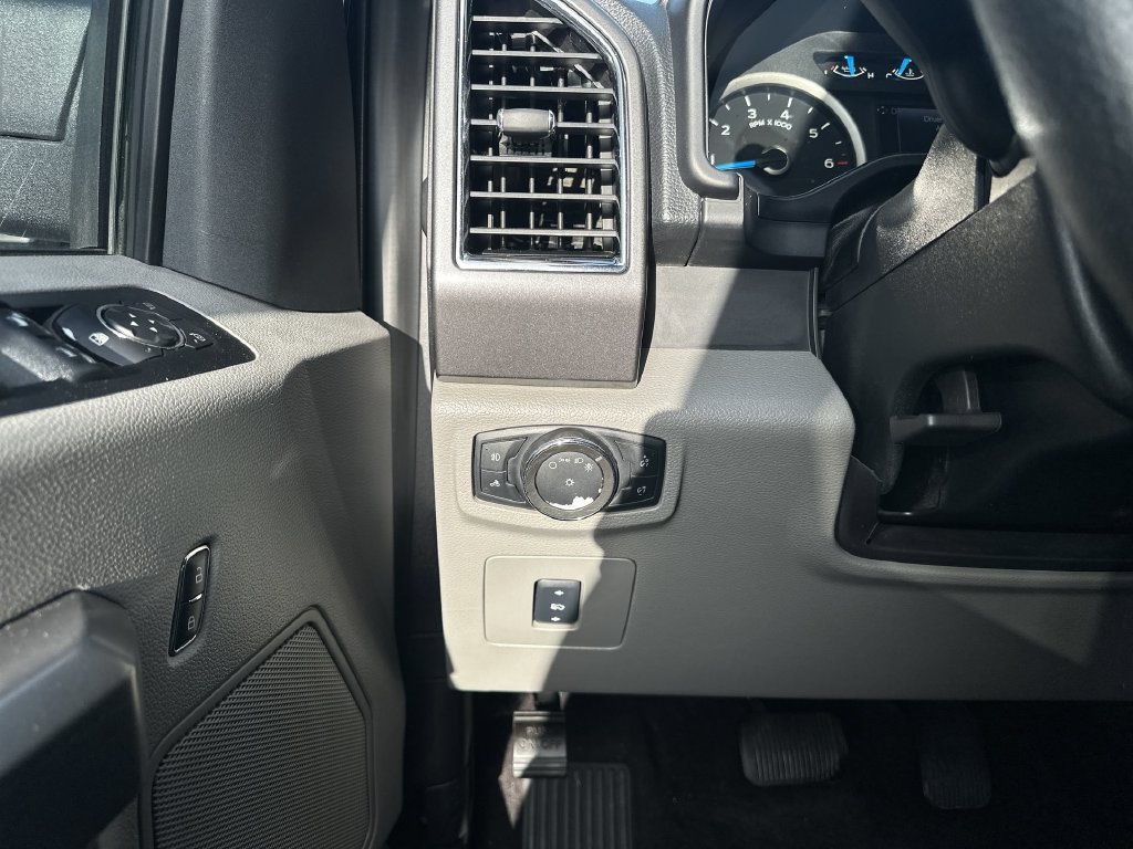 Used 2016 Ford F150 XLT w/ Equipment Group 302A Luxury AWD/4WD image 17