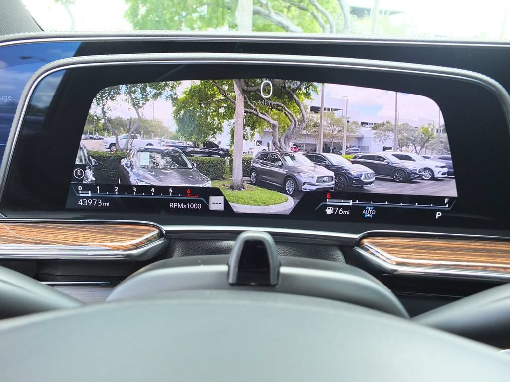 Used 2024 Cadillac Escalade Premium Luxury AWD/4WD image 4