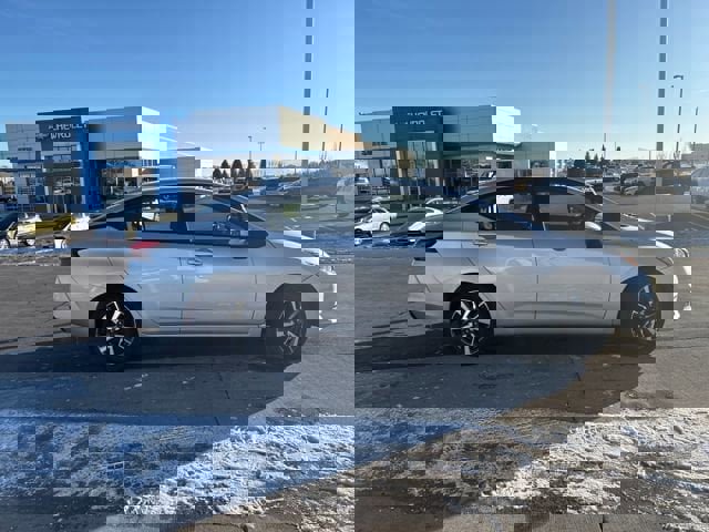 Used 2021 Nissan Versa SV image 2