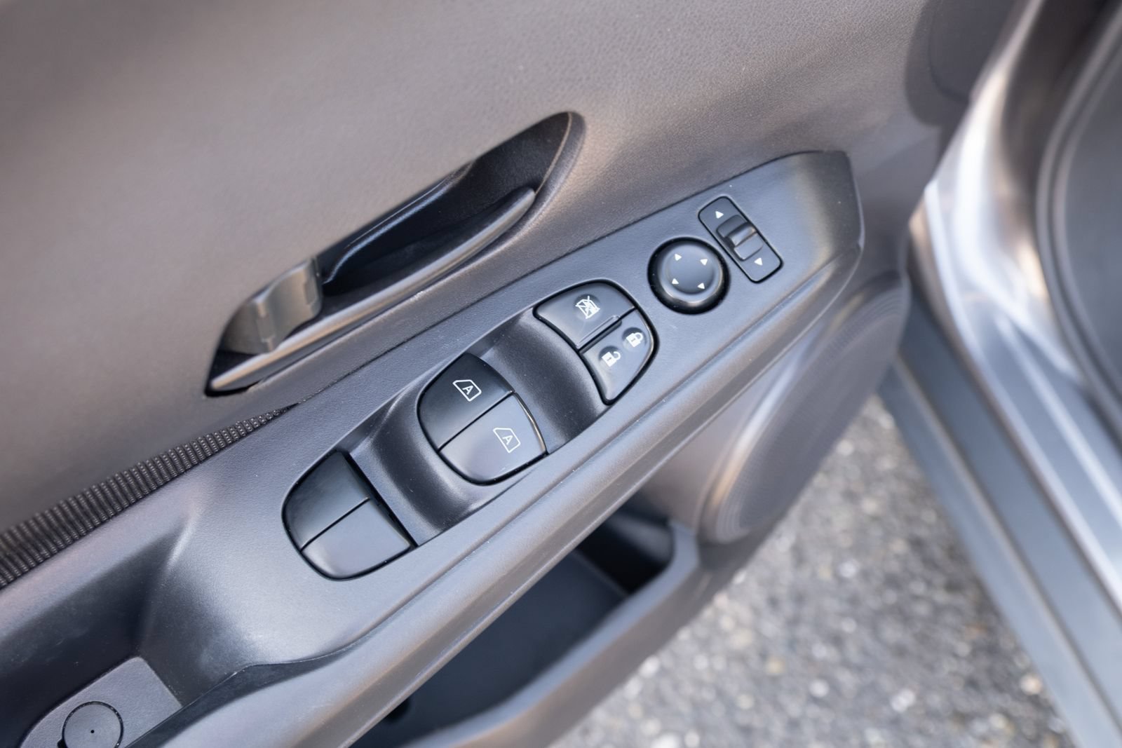 Used 2023 Nissan Kicks S FWD image 13