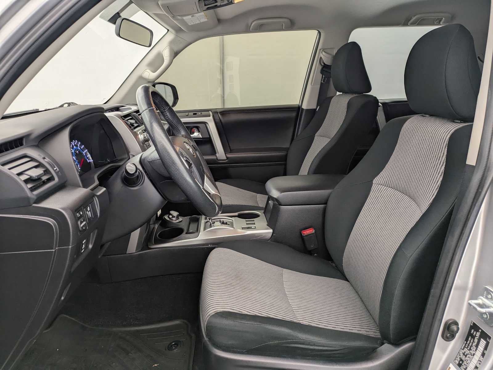 Used 2015 Toyota 4Runner SR5 AWD/4WD image 15