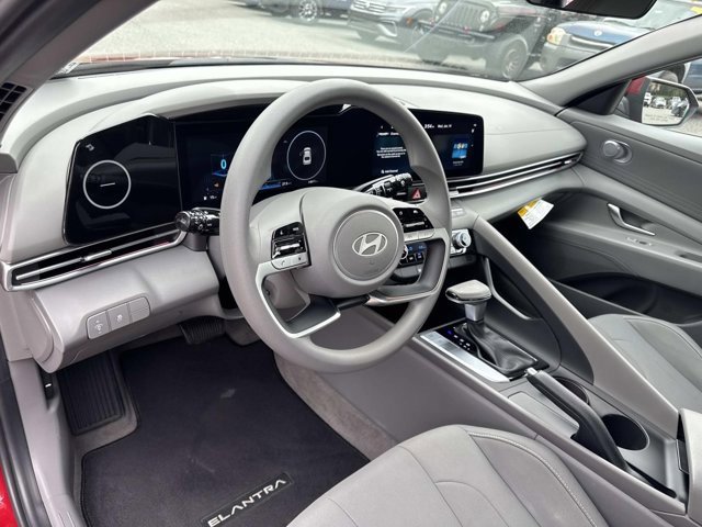 Used 2024 Hyundai Elantra SEL image 11