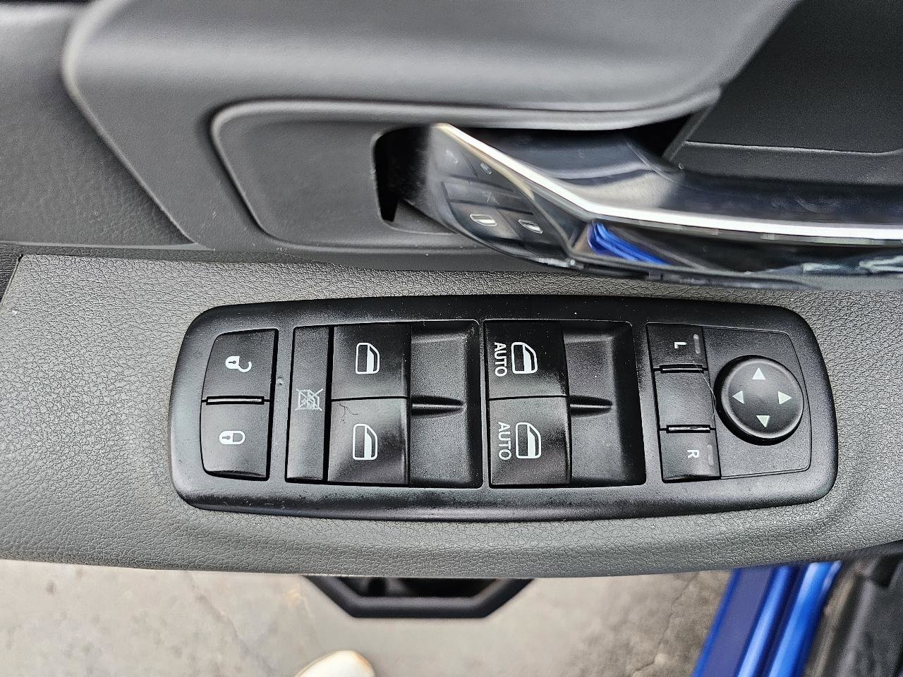 Used 2016 RAM 1500 Classic SLT image 5