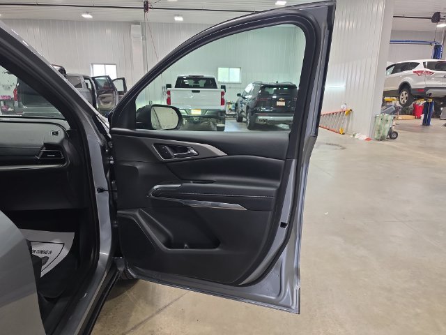 Used 2026 Chevrolet Traverse LT w/ Driver Confidence Package AWD/4WD image 32