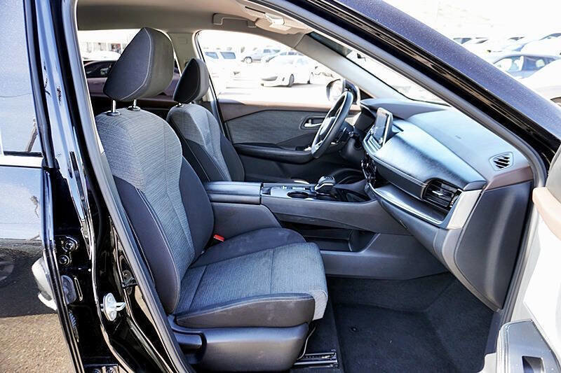 Used 2021 Nissan Rogue SV image 12